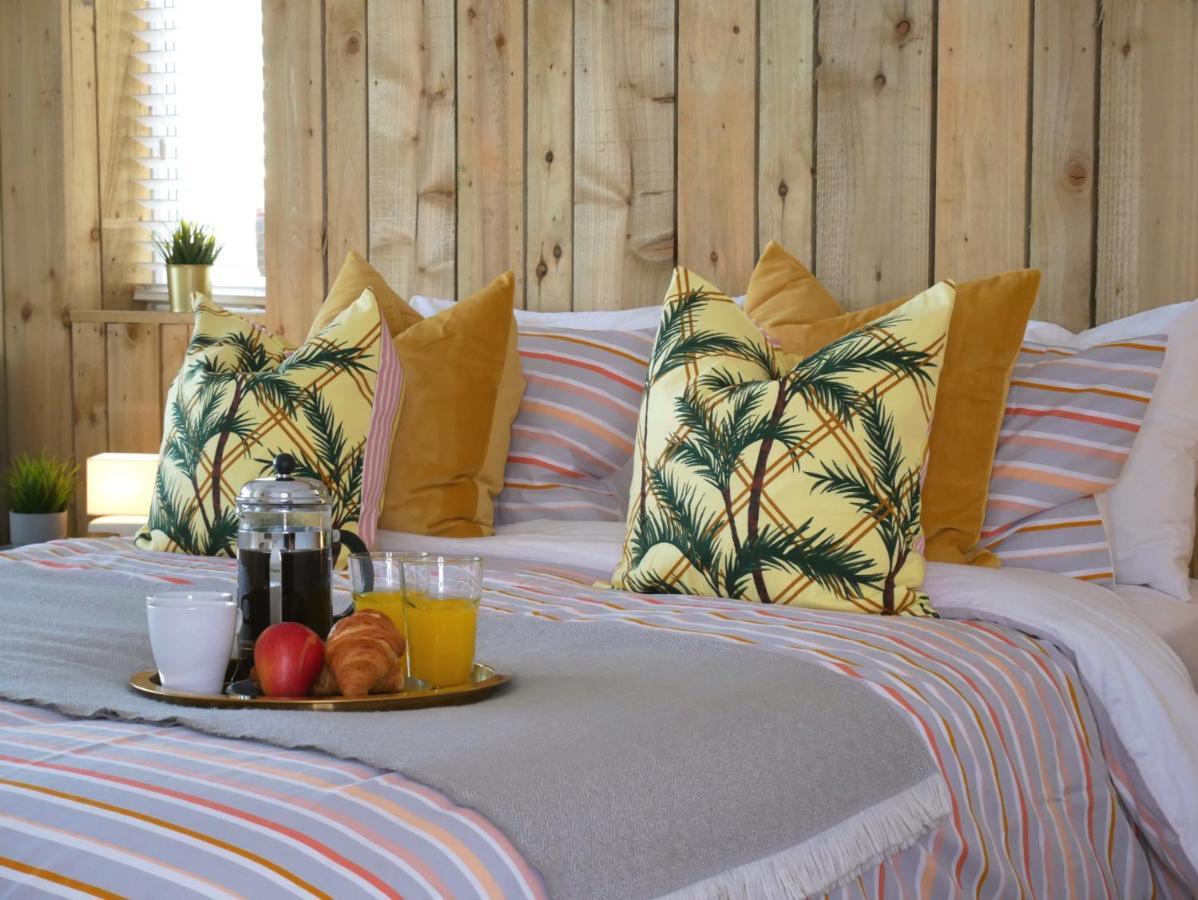 Stunning Sea View - Beach Location - Garden - Parking - Fast Wifi - Smart Tv - Beautiful 3 Bedroom Sleeps Up To 8! *